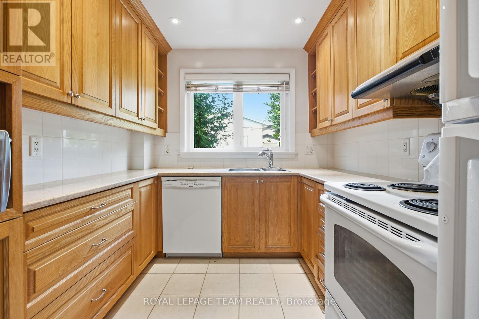 1020 Riddell Avenue S Property Photo 8