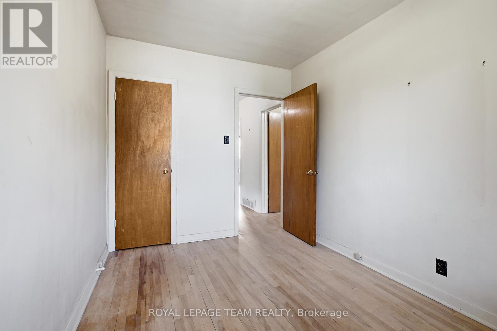 1020 Riddell Avenue S Property Photo 17