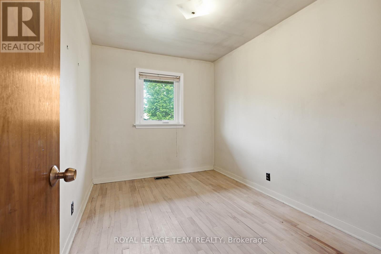 1020 Riddell Avenue S Property Photo 18