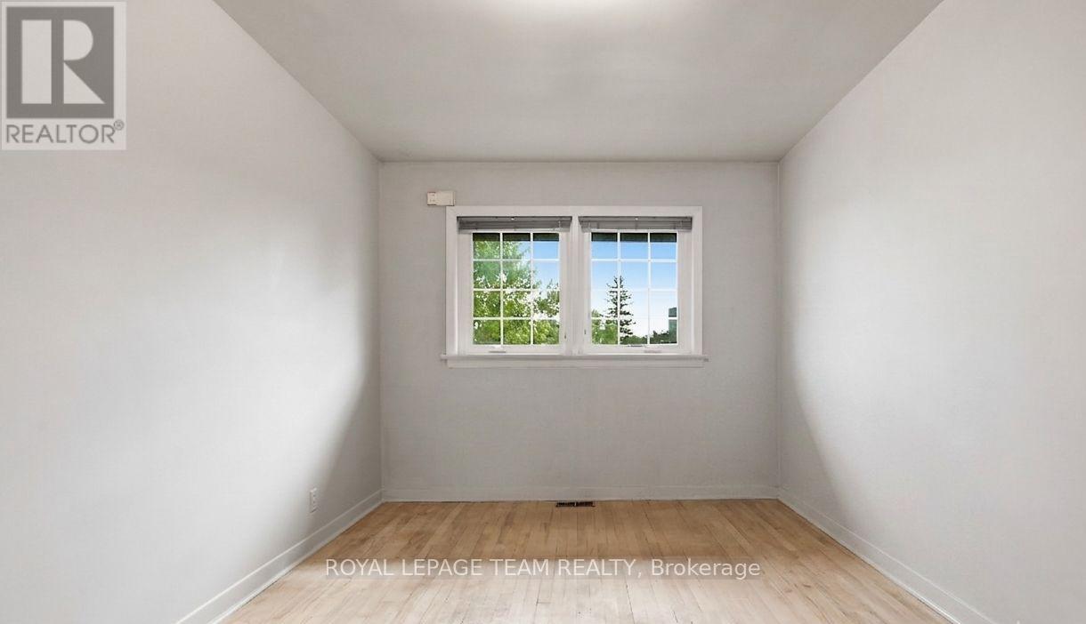 1020 Riddell Avenue S Property Photo 22