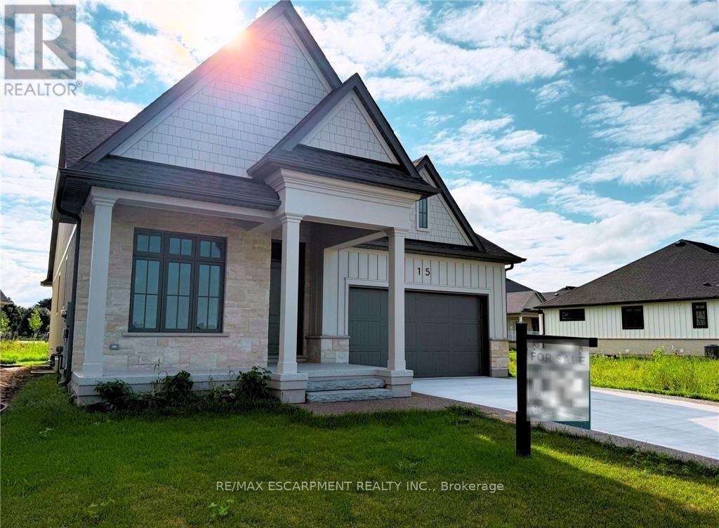 15 OAKLEY DRIVE Property Photo 1