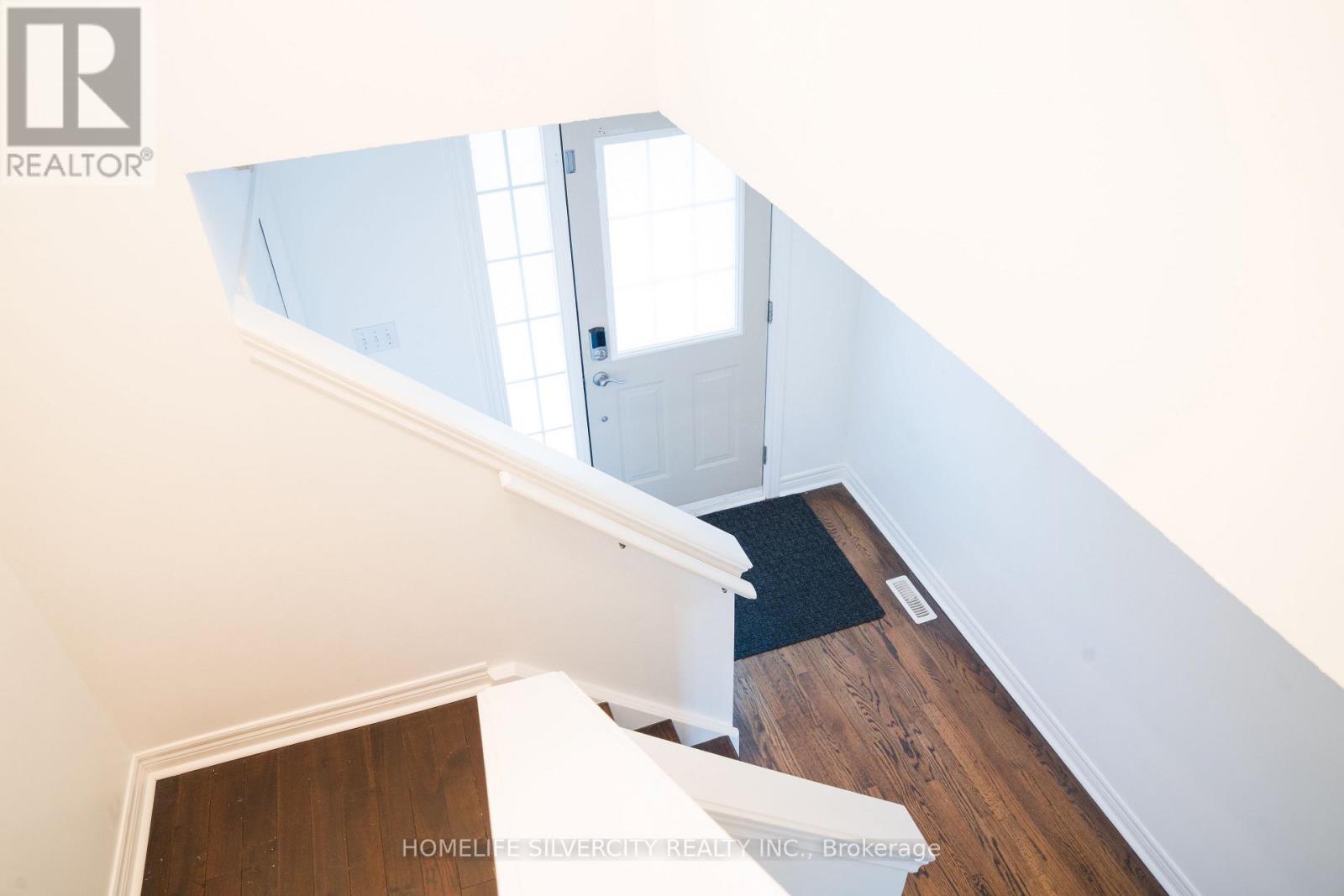 685 North Leaksdale Circle Property Photo 2