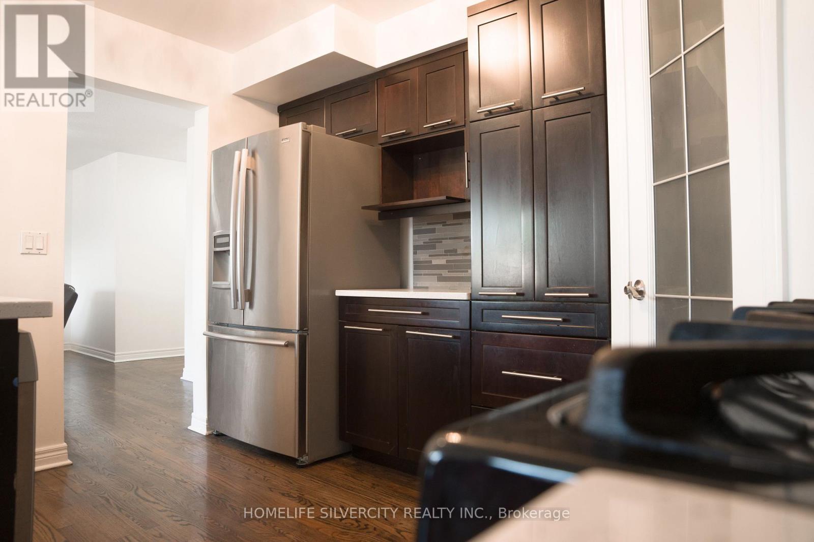 685 North Leaksdale Circle Property Photo 6