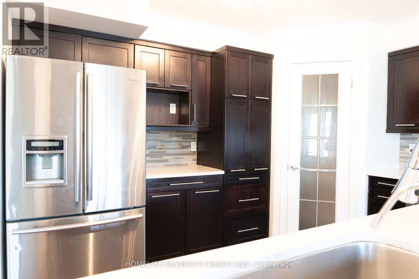 685 North Leaksdale Circle Property Photo 8