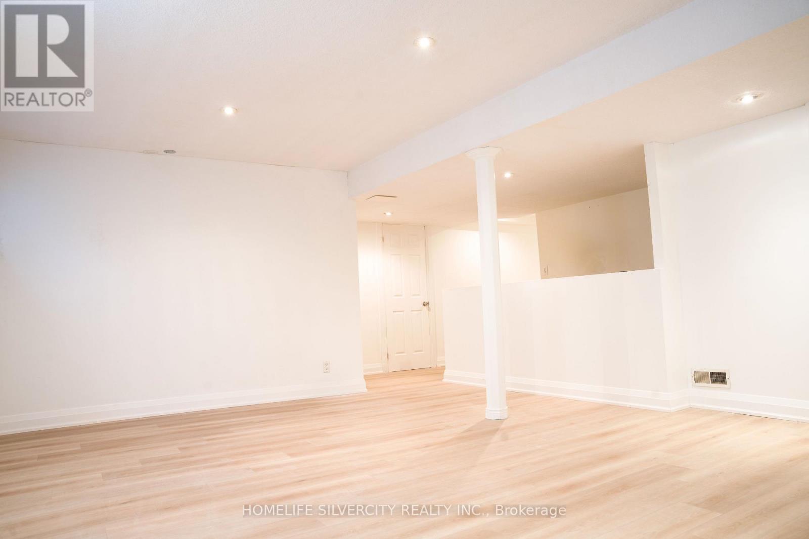 685 North Leaksdale Circle Property Photo 26