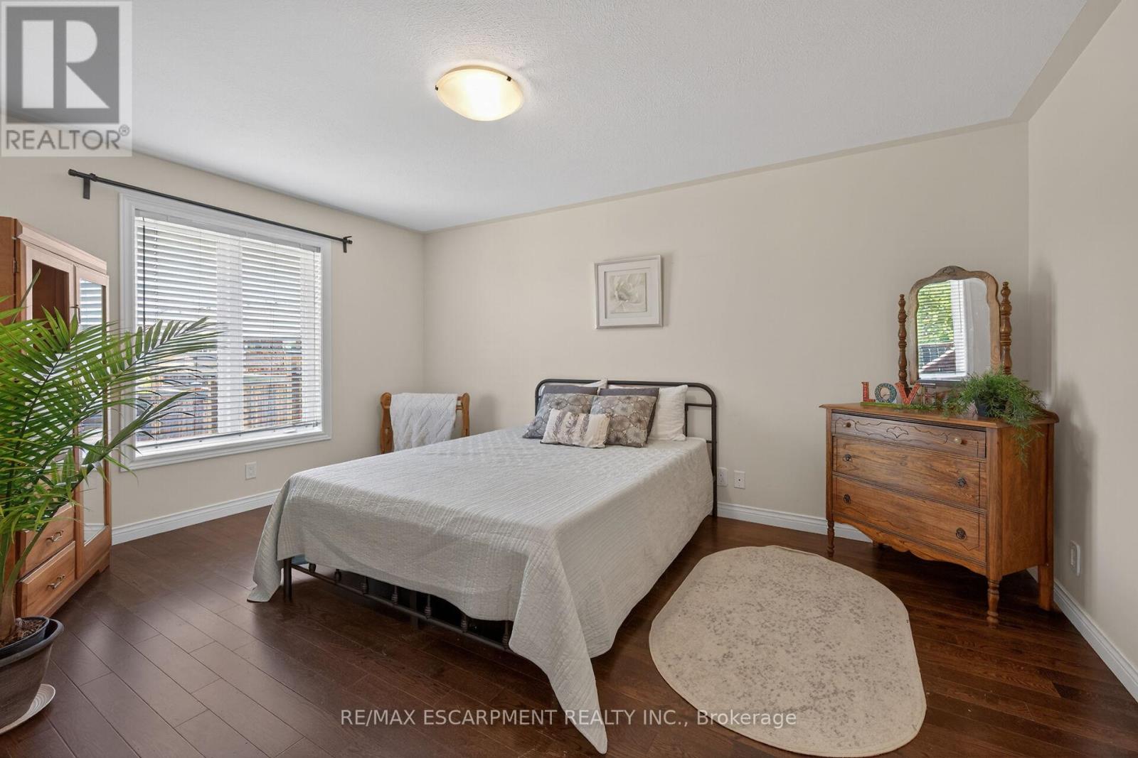 10 Emily Street Property Photo 24