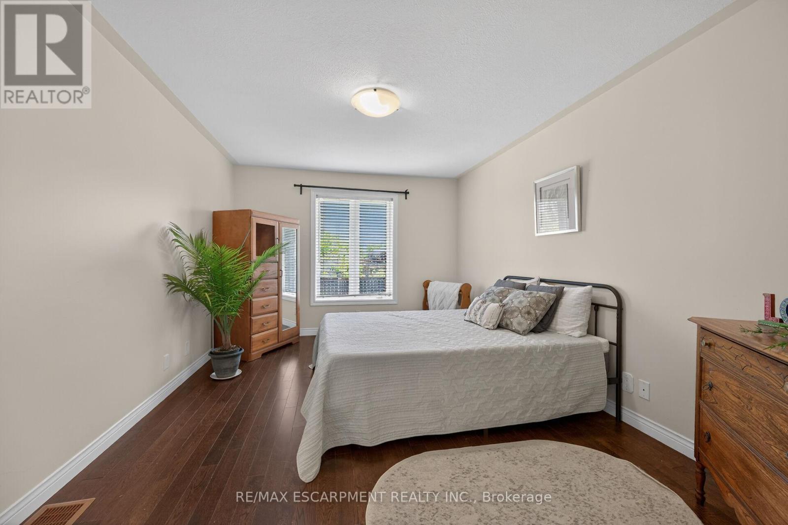 10 Emily Street Property Photo 25