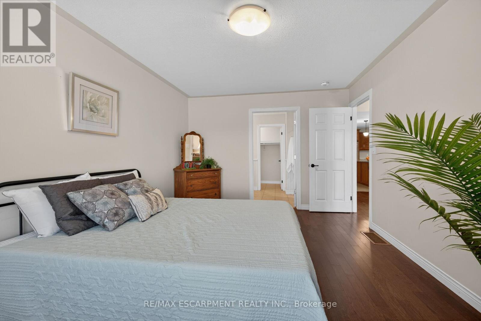 10 Emily Street Property Photo 26