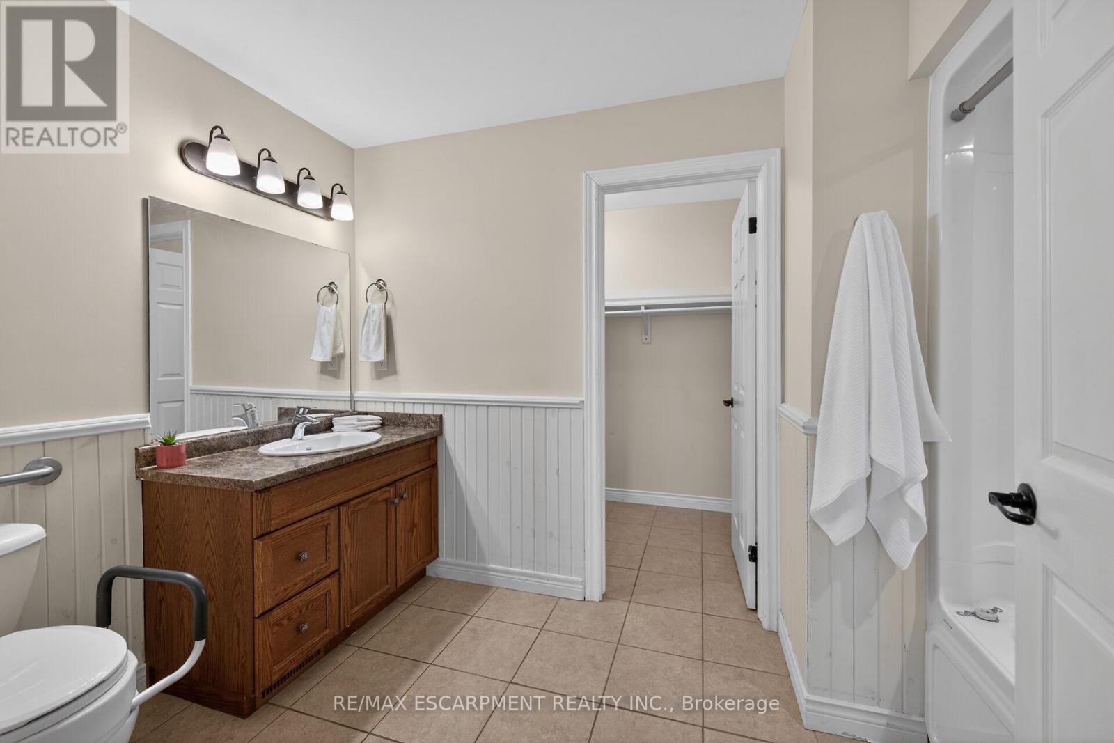 10 Emily Street Property Photo 27