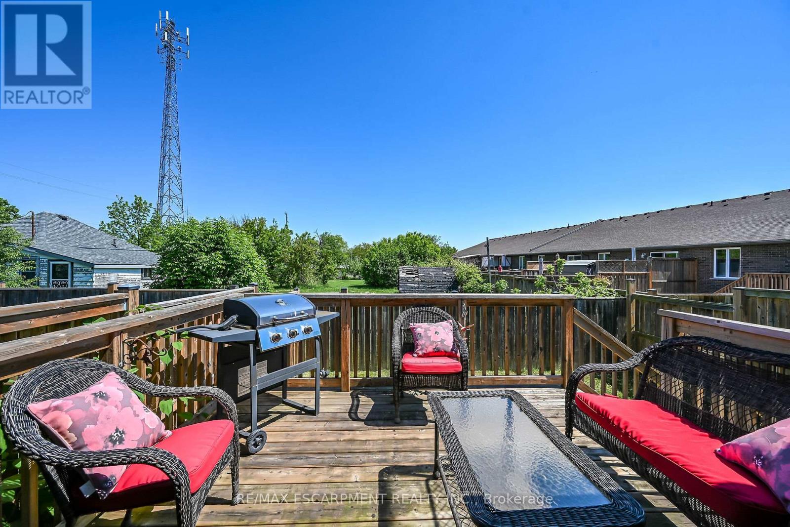 10 Emily Street Property Photo 34