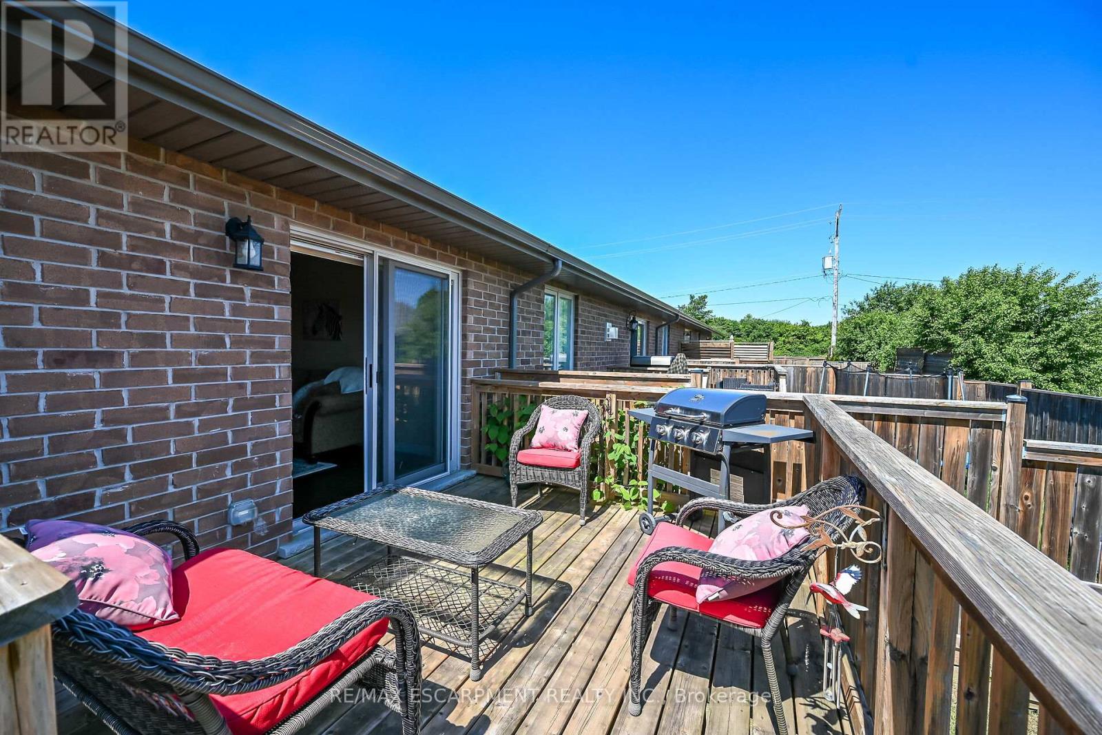 10 Emily Street Property Photo 36