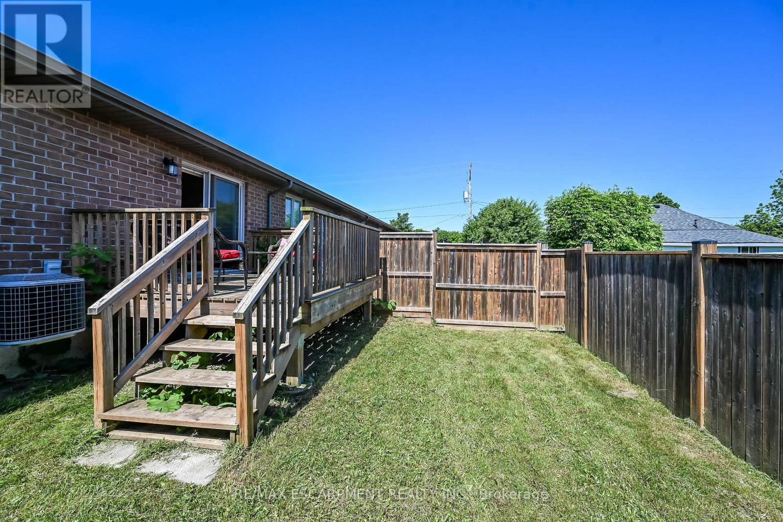 10 Emily Street Property Photo 38