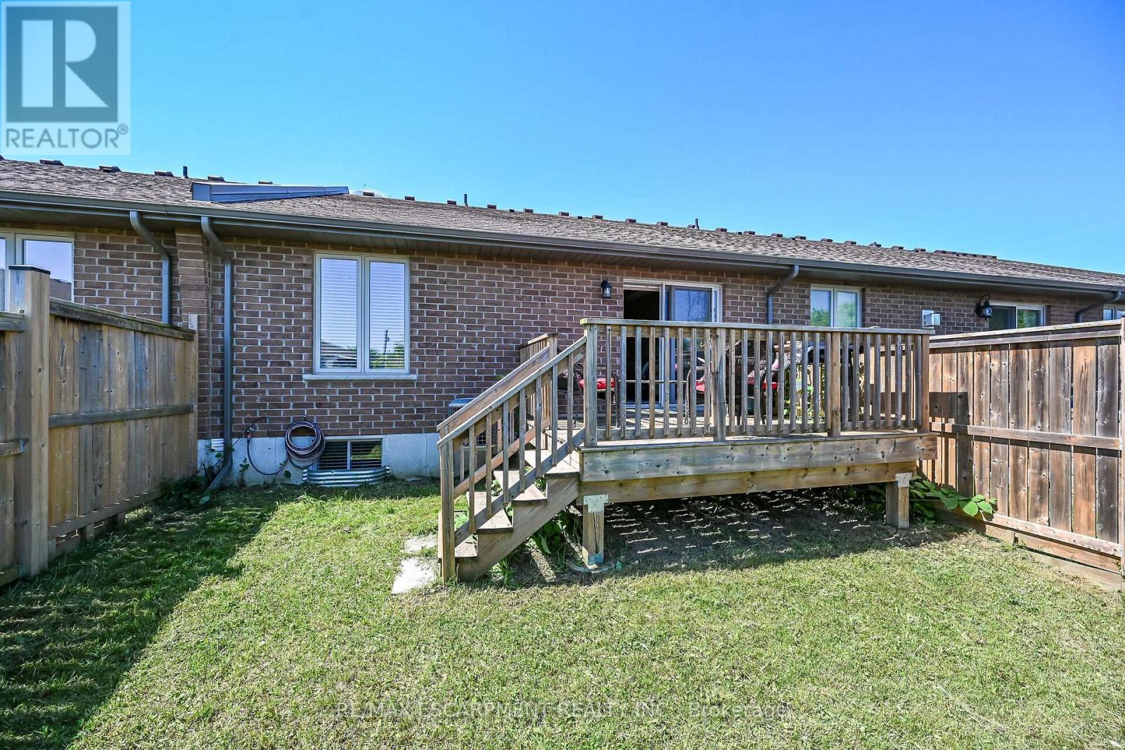 10 Emily Street Property Photo 39