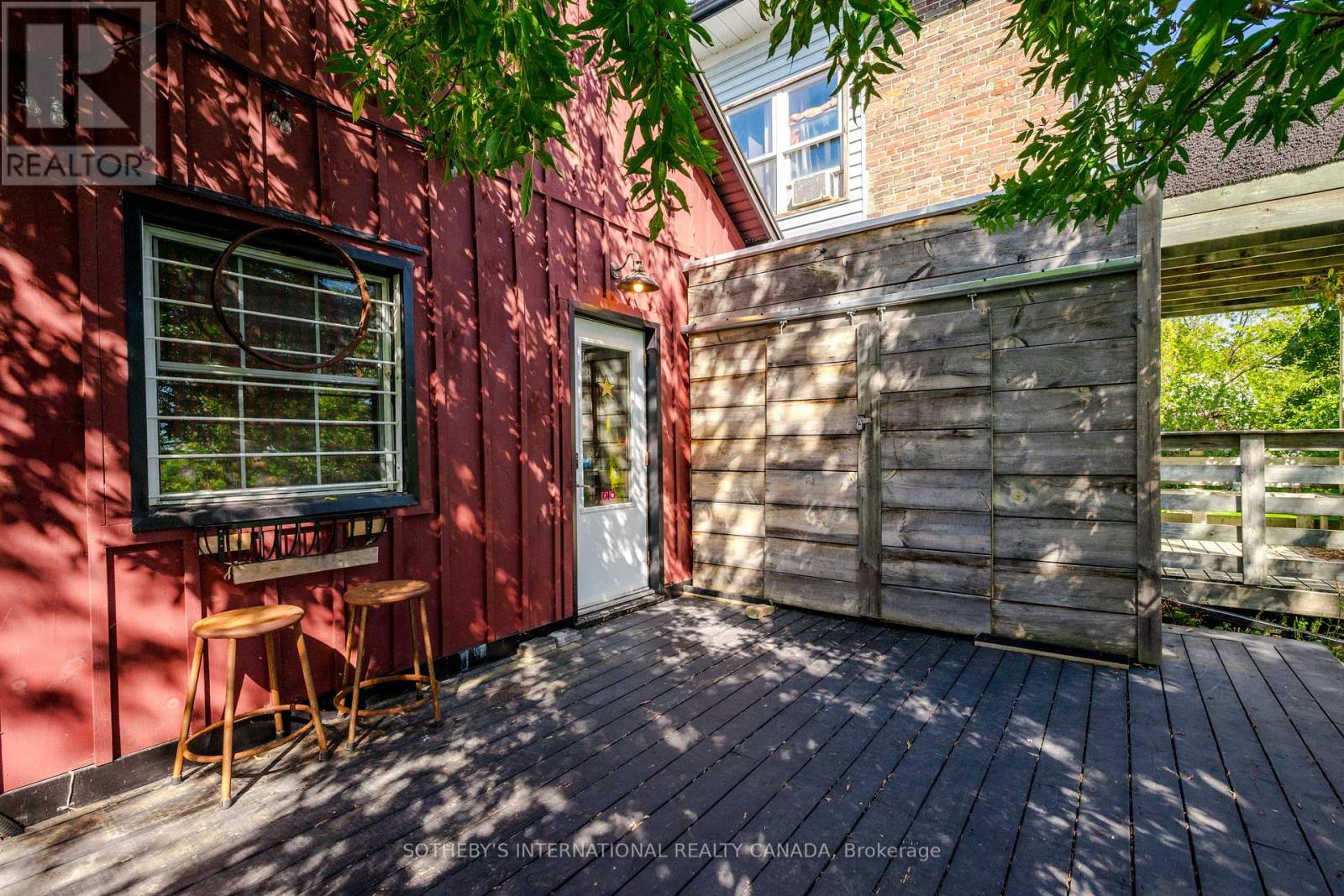14 Front Street E Property Photo 17