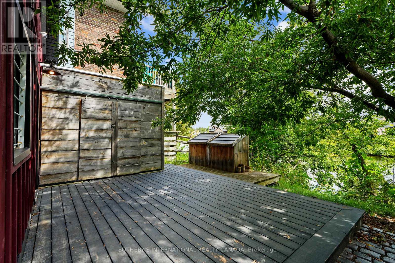 14 Front Street E Property Photo 28
