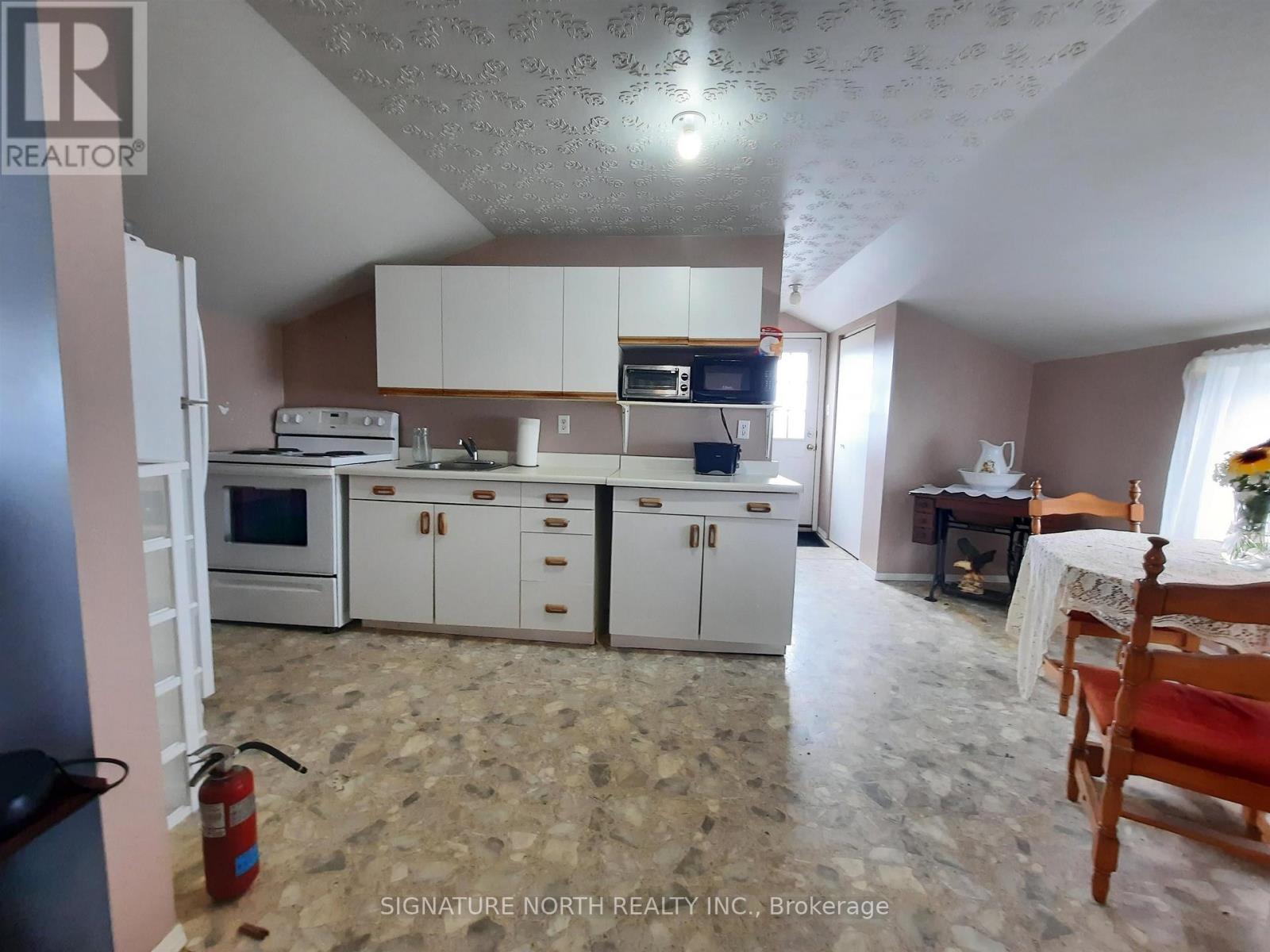 209 Main St Property Photo 23