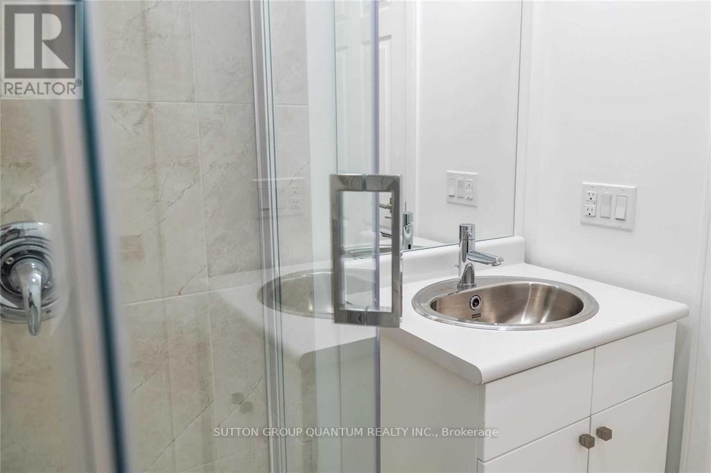712 - 1 Wellington Street Property Photo 15