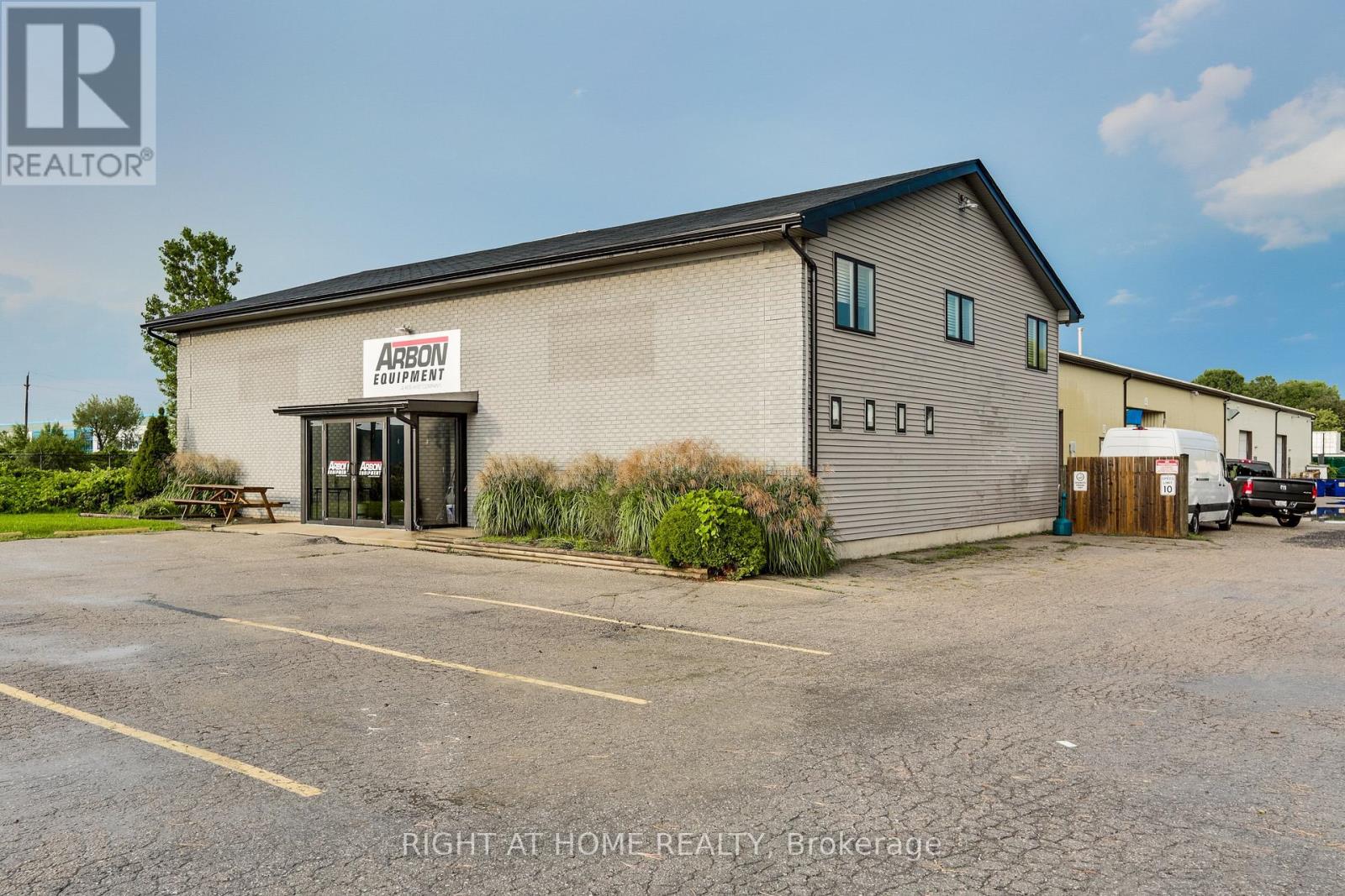 1464 Crumlin Side Road Property Photo 1