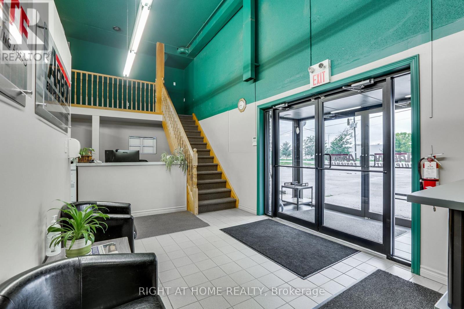 1464 Crumlin Side Road Property Photo 3