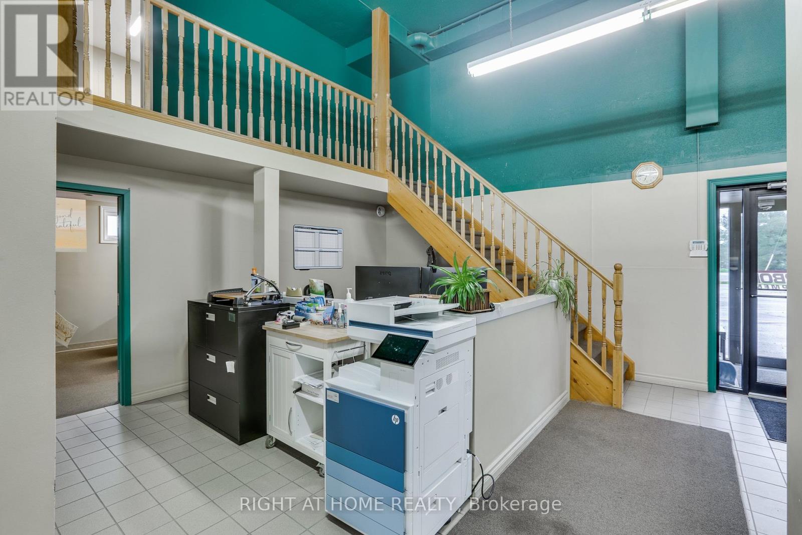 1464 Crumlin Side Road Property Photo 4