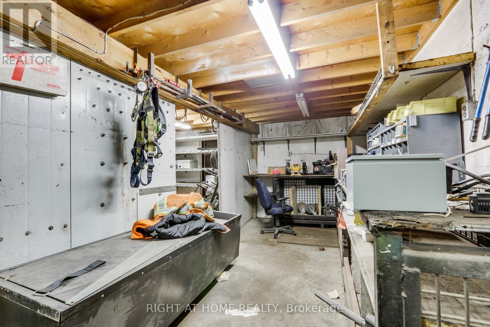 1464 Crumlin Side Road Property Photo 43