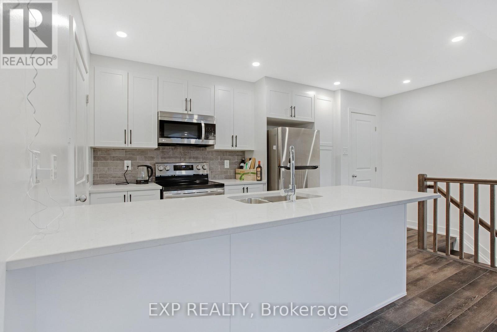 C - 380 Rolling Meadow Crescent Property Photo 5