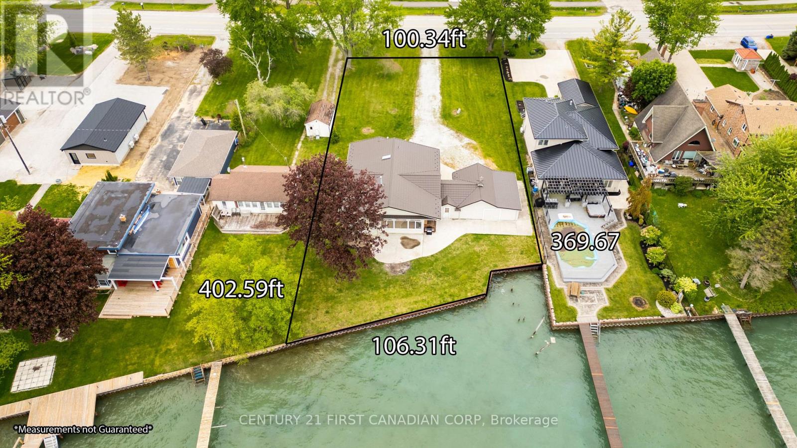 3877 St Clair Parkway Property Photo 1