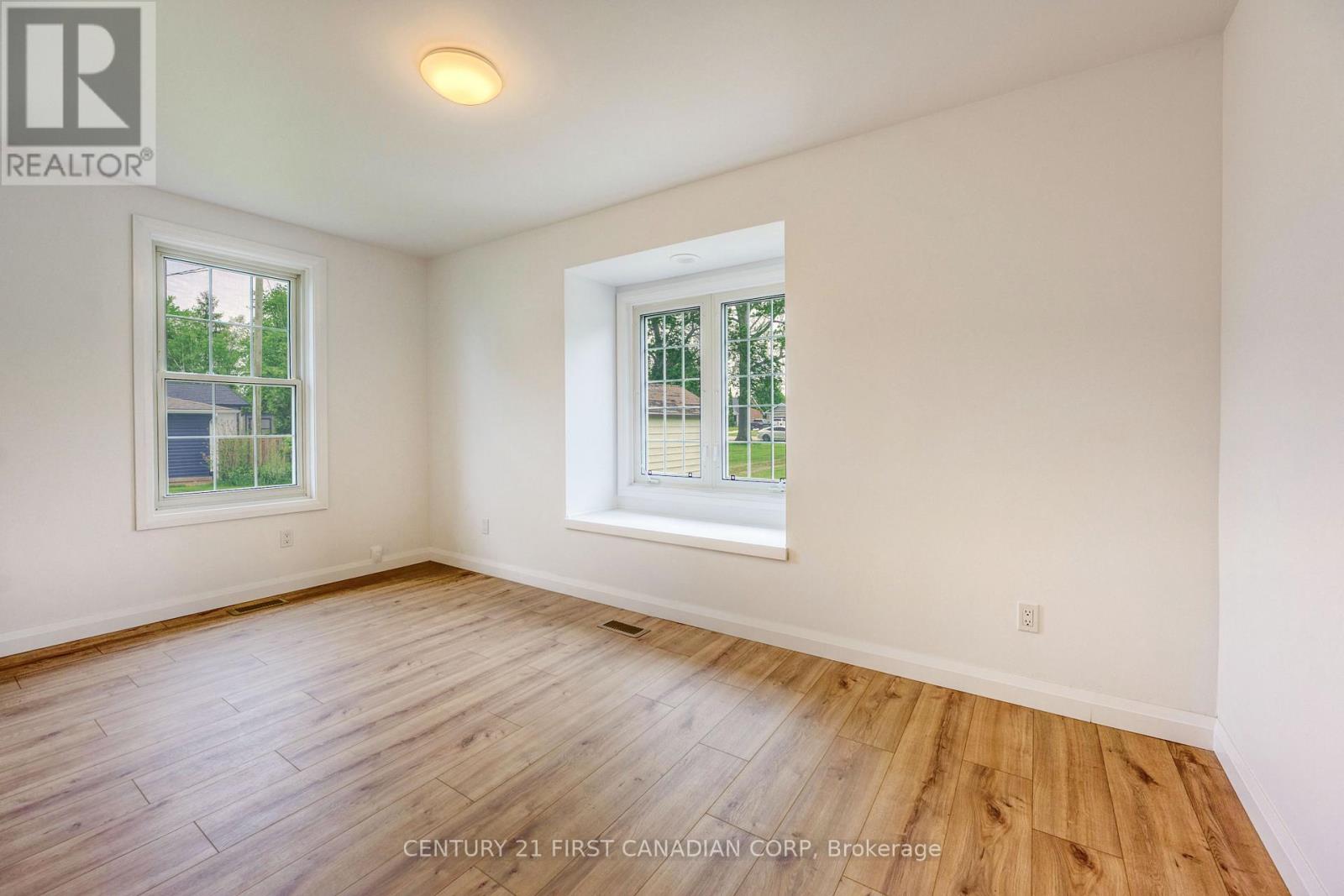 3877 St Clair Parkway Property Photo 23