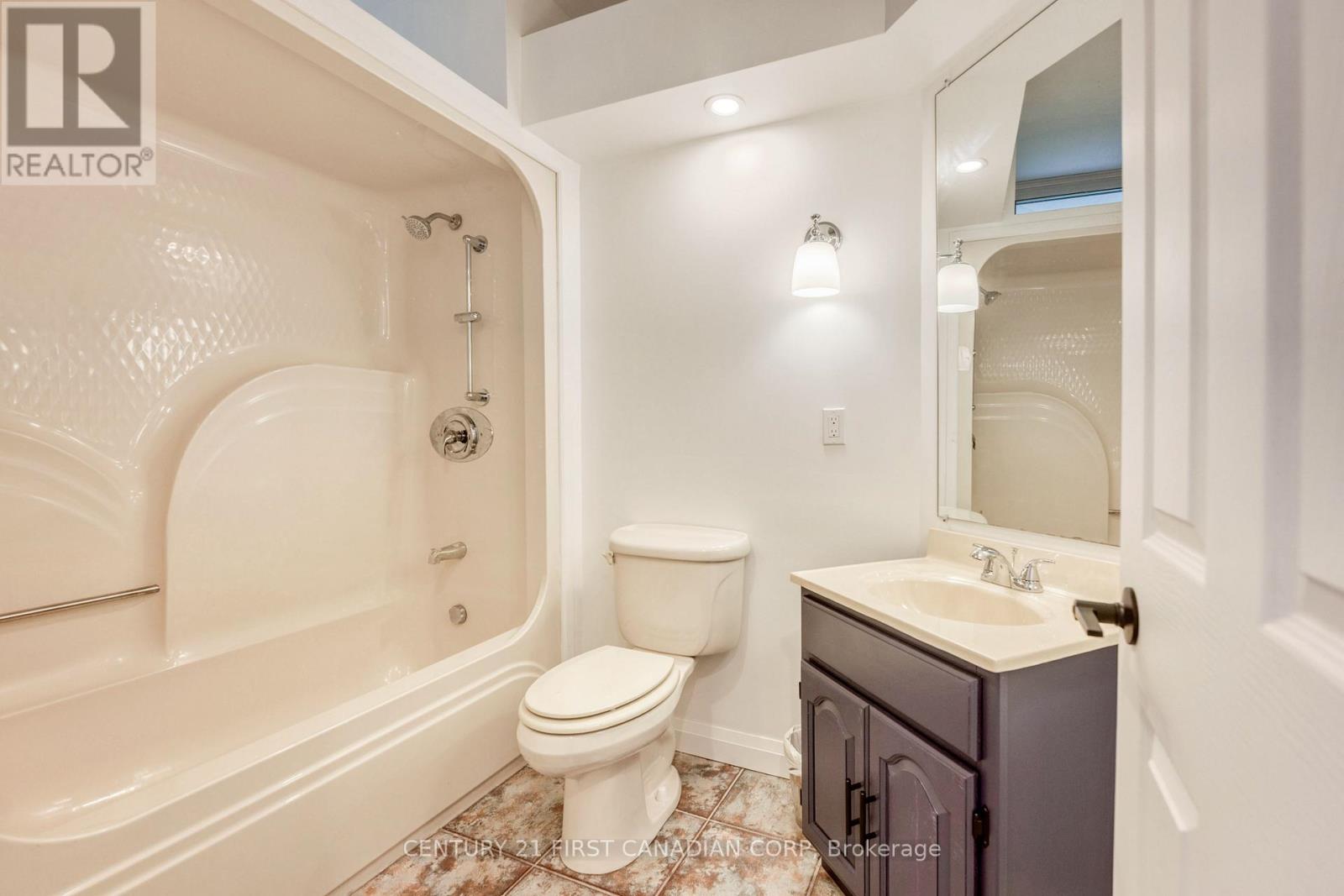 3877 St Clair Parkway Property Photo 24