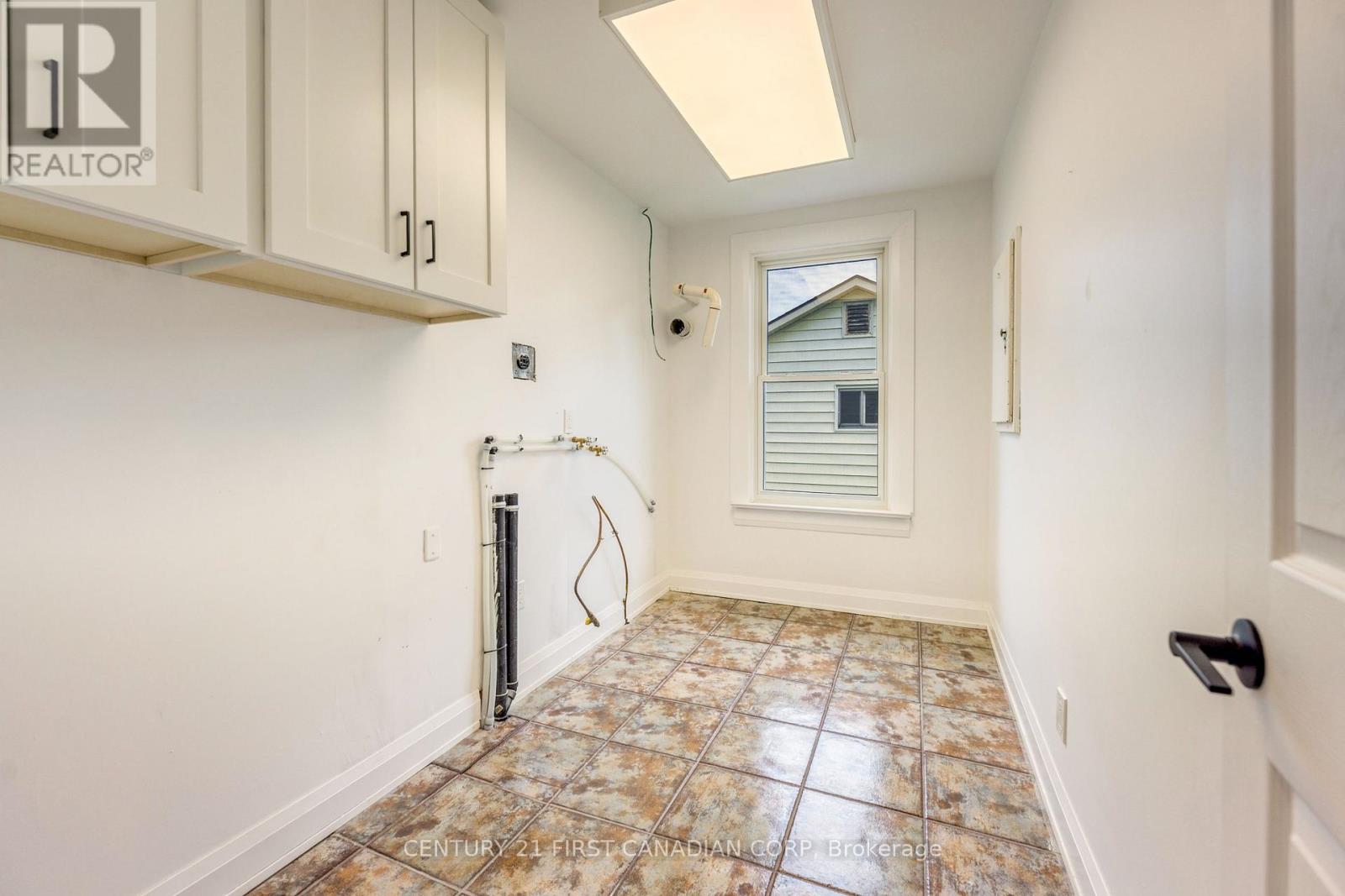 3877 St Clair Parkway Property Photo 26