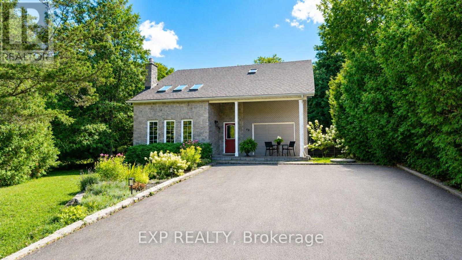 49 KING STREET W Property Photo 1