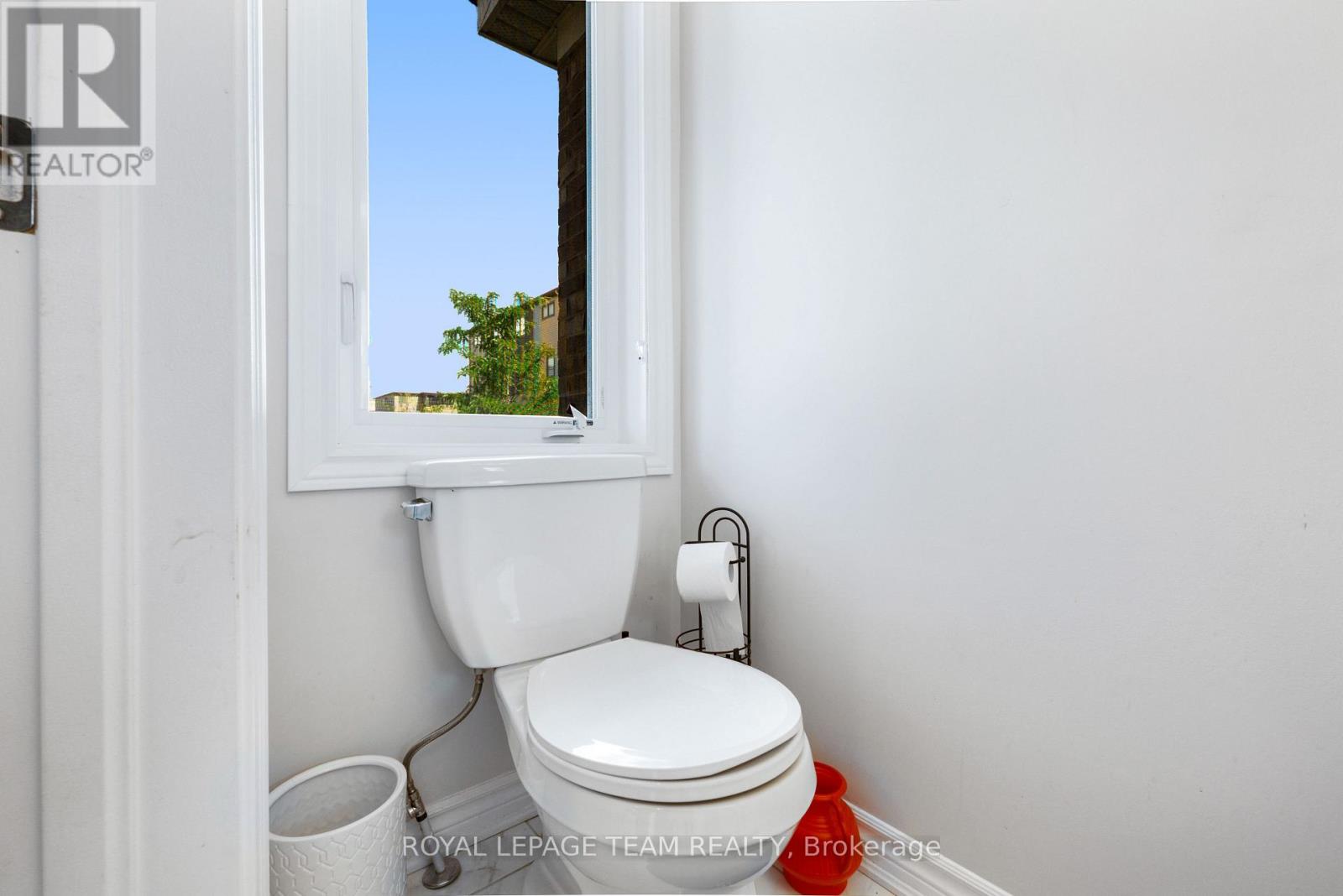 4124 Obsidian Street Property Photo 6