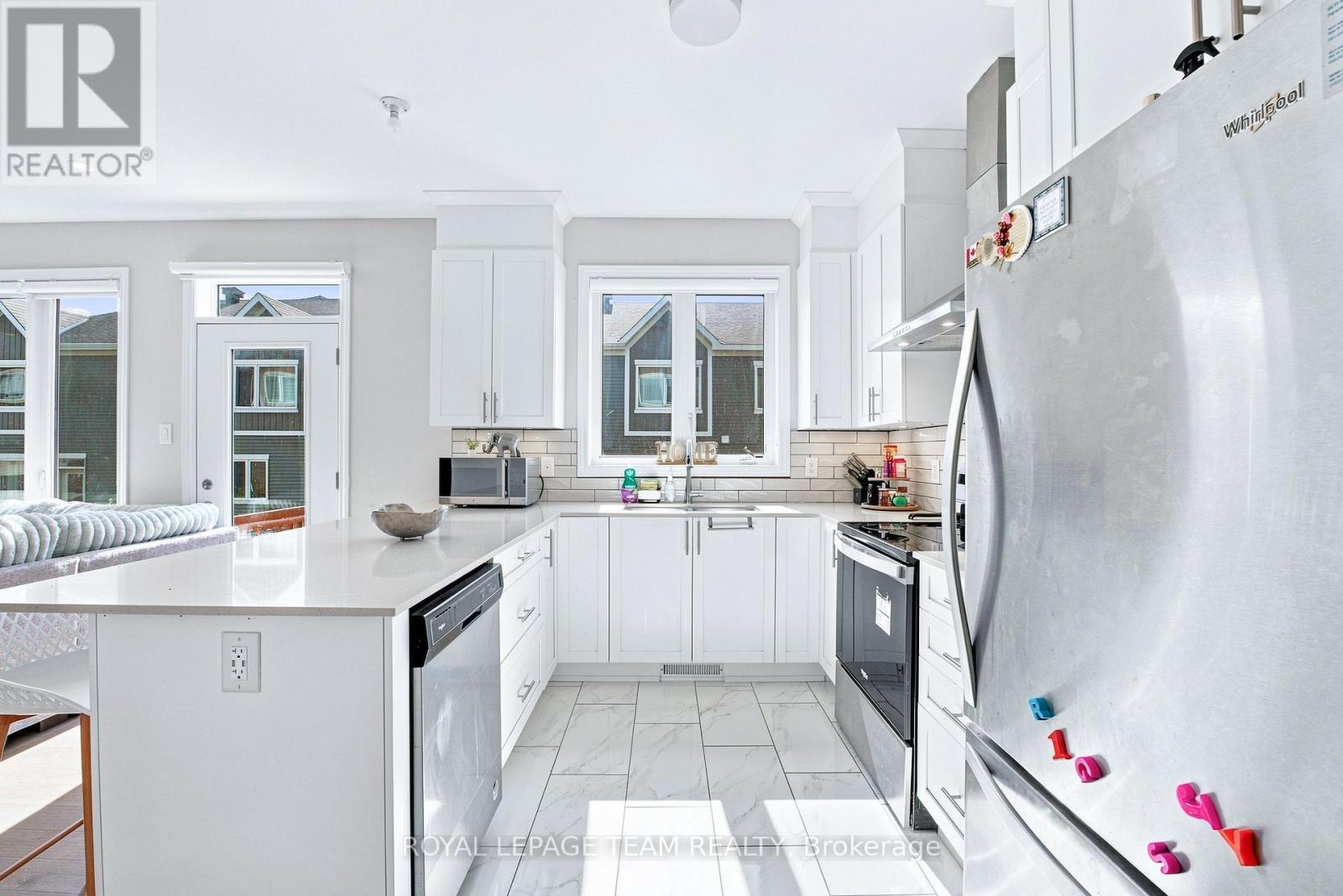 4124 Obsidian Street Property Photo 13