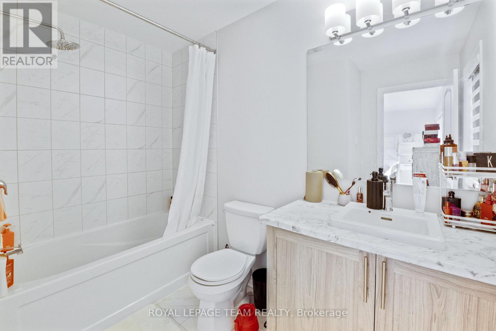 4124 Obsidian Street Property Photo 24