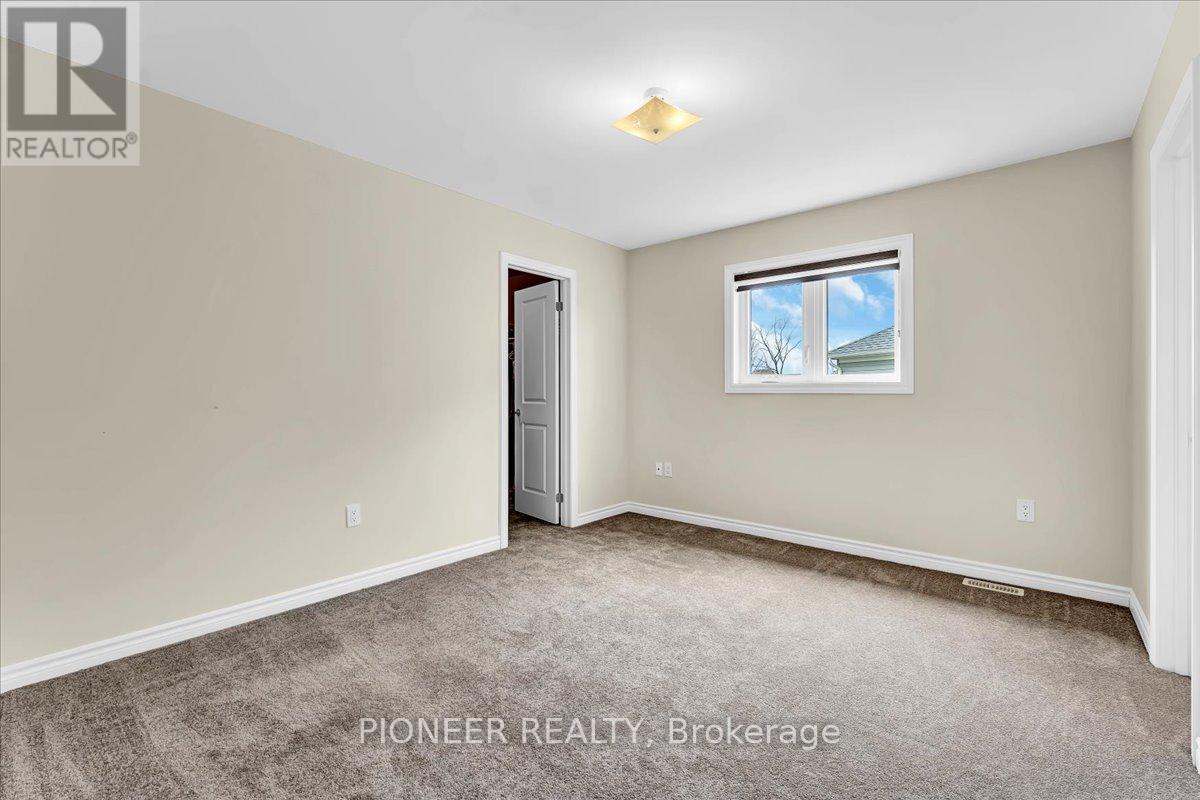 5 Todd Crescent Property Photo 36