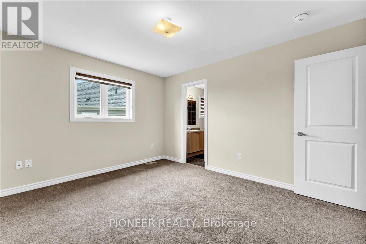 5 Todd Crescent Property Photo 37