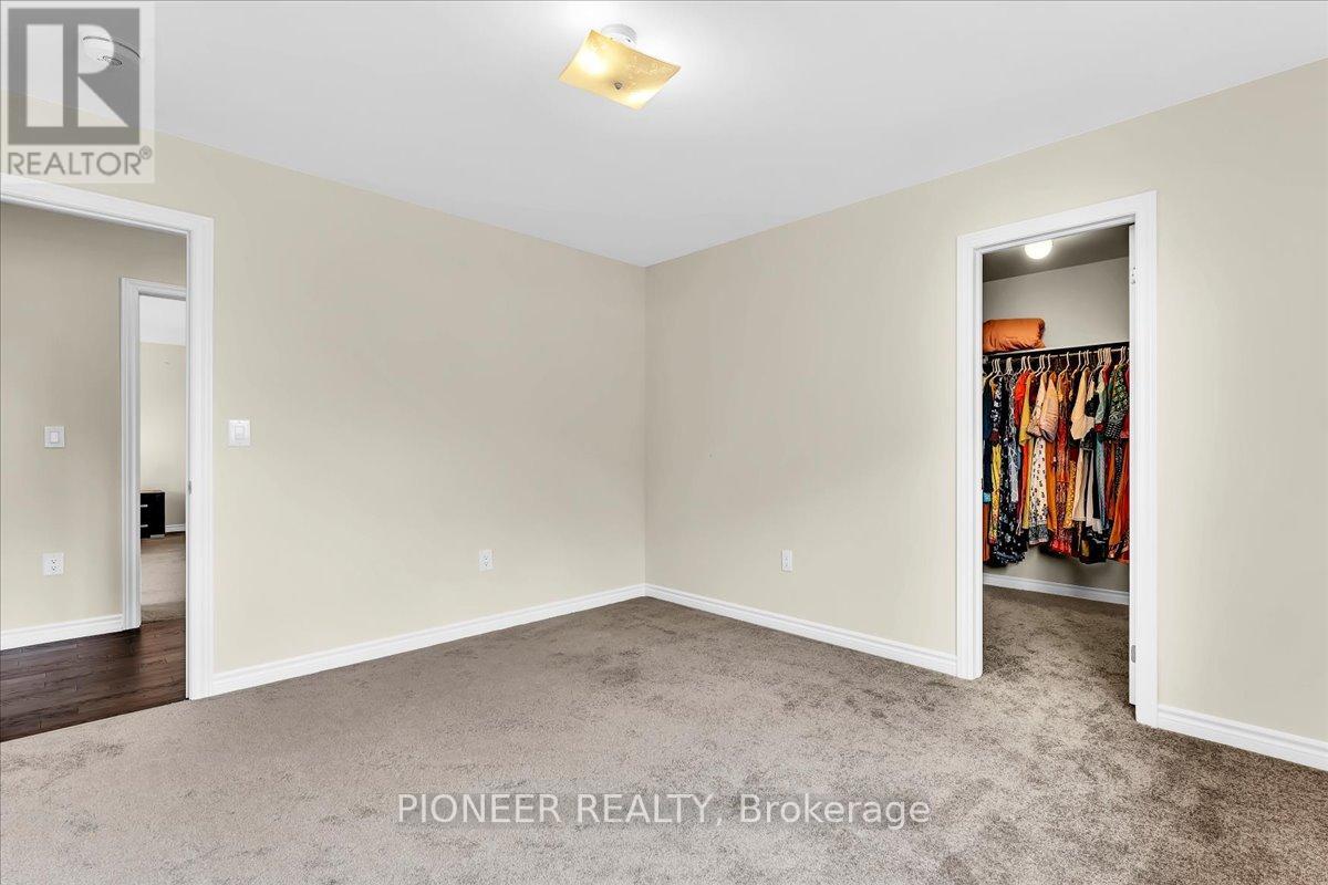 5 Todd Crescent Property Photo 38