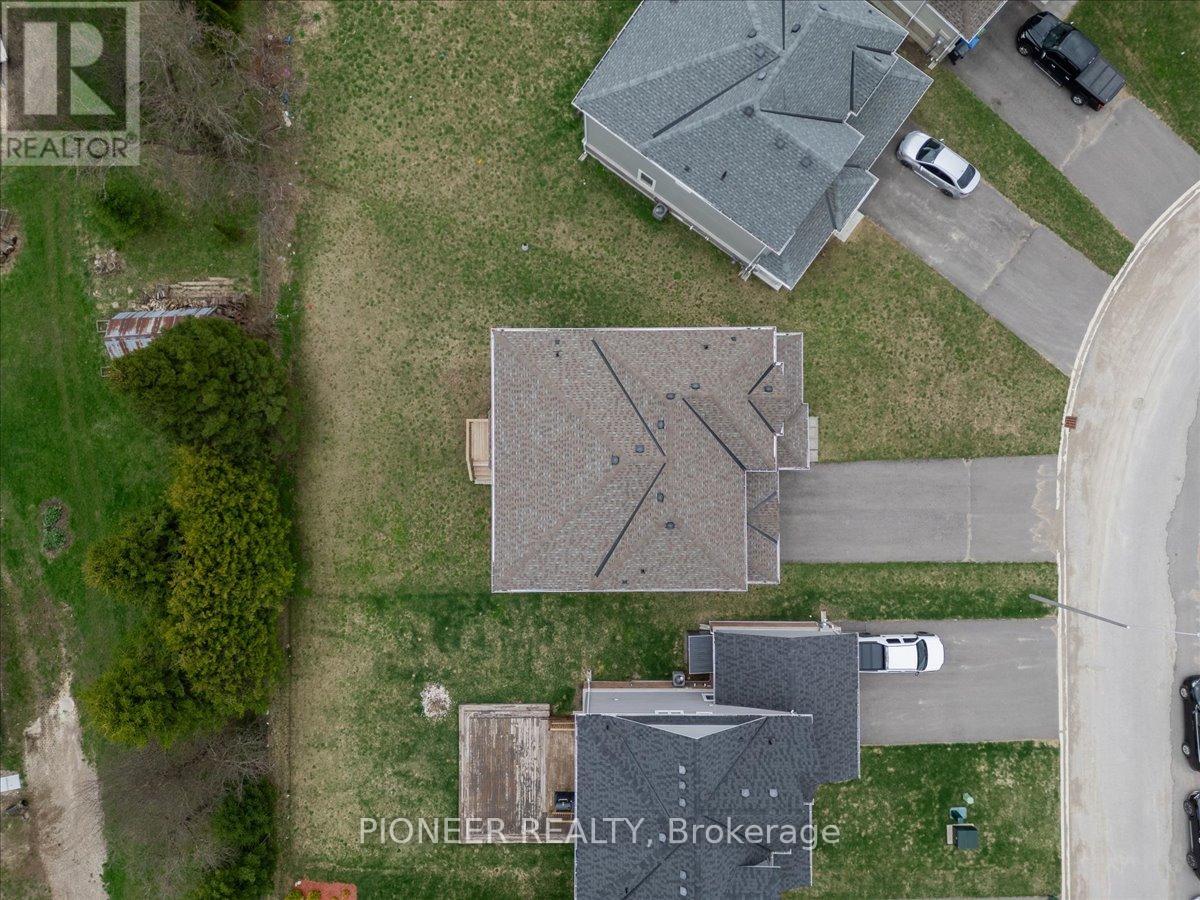 5 Todd Crescent Property Photo 45