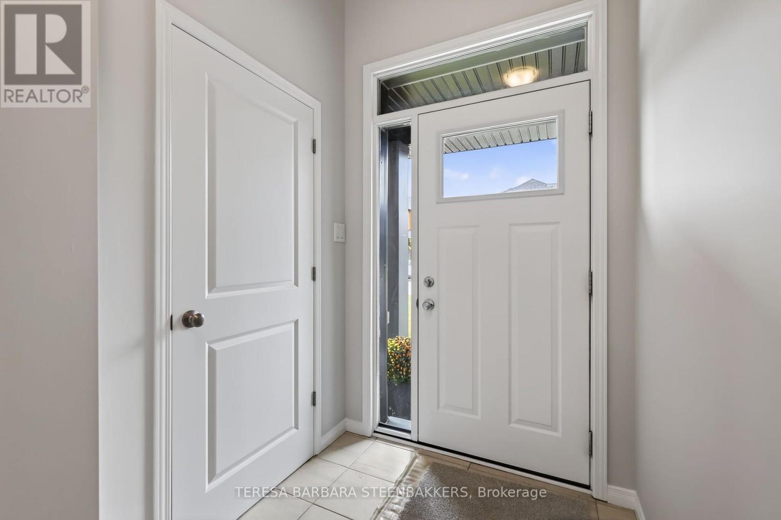 689 Taliesin Crescent E Property Photo 2