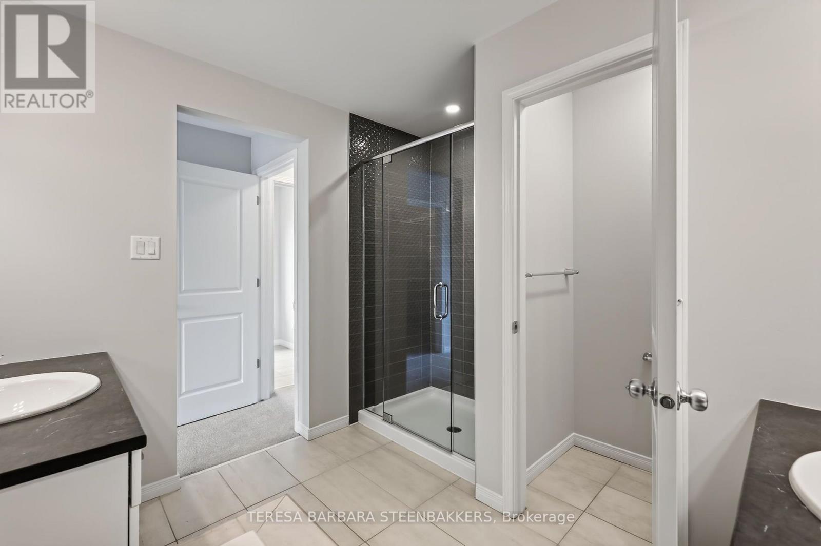 689 Taliesin Crescent E Property Photo 18