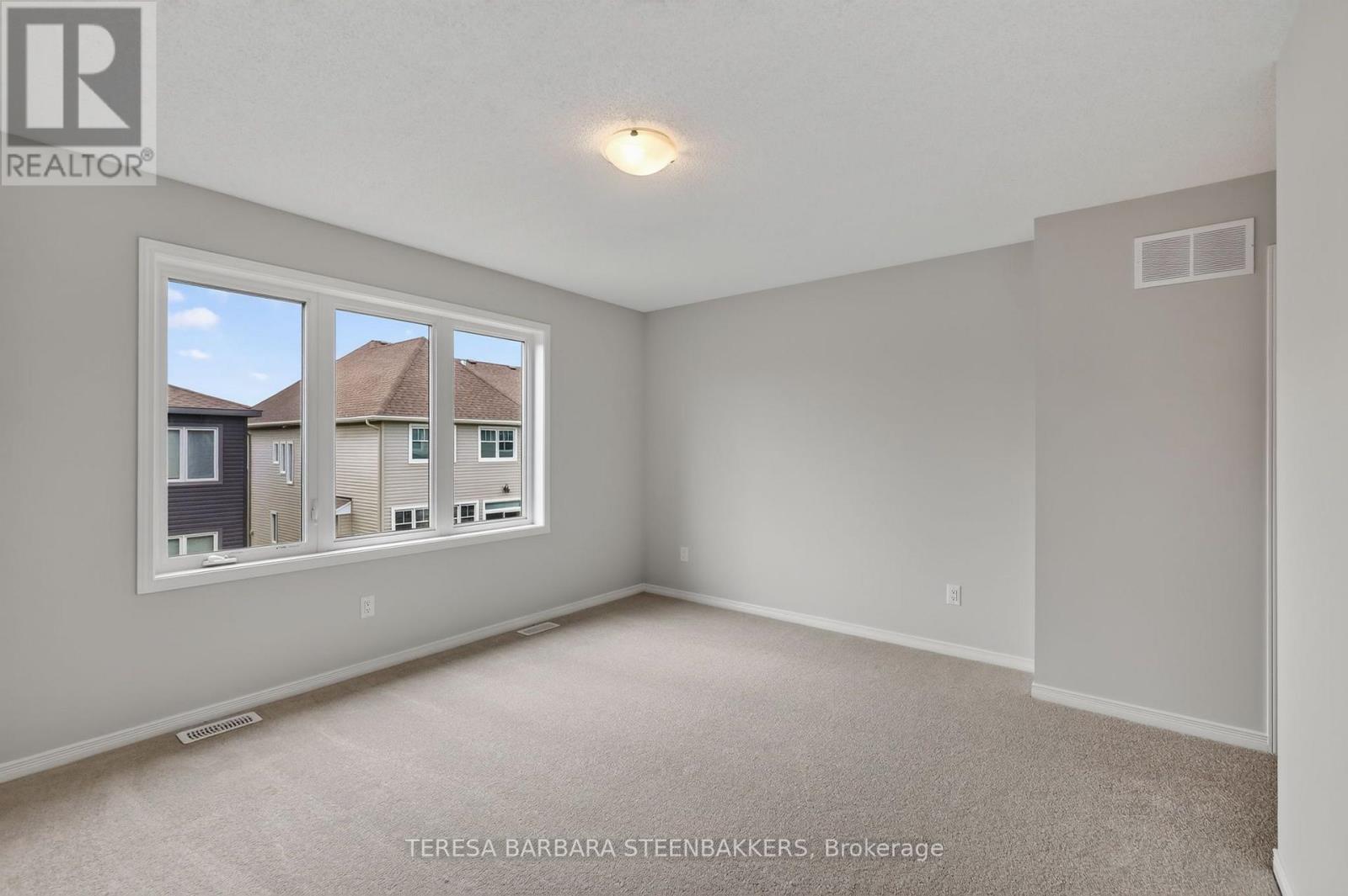 689 Taliesin Crescent E Property Photo 19