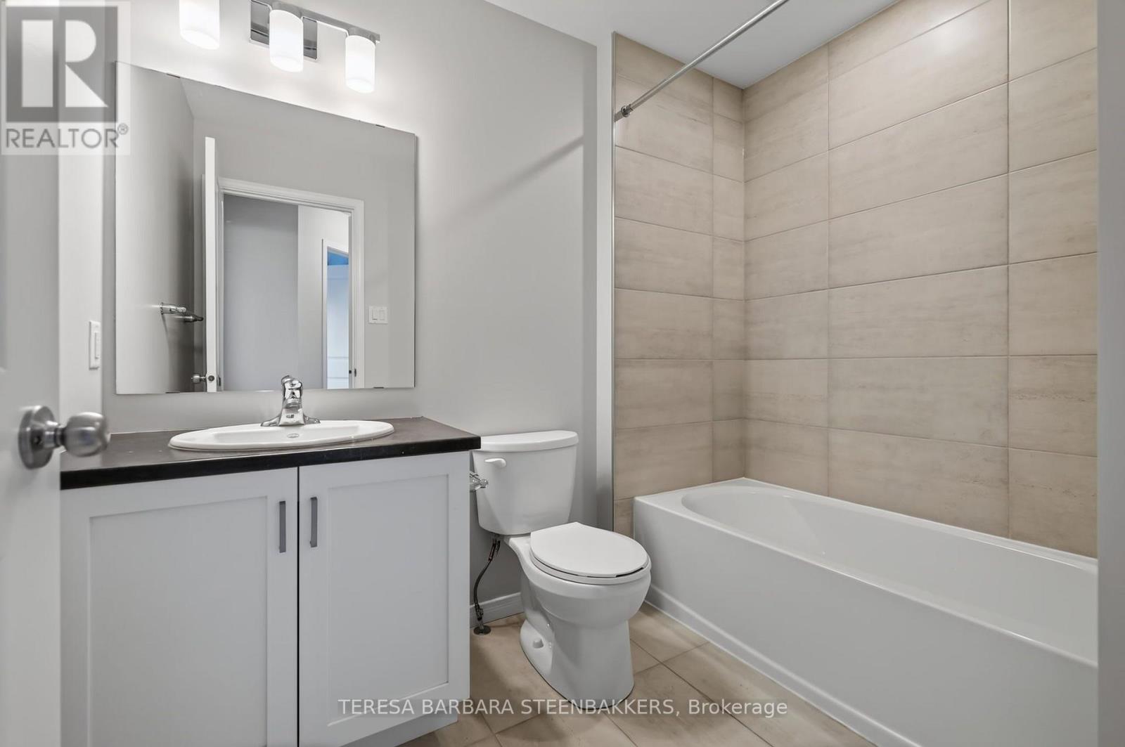 689 Taliesin Crescent E Property Photo 20
