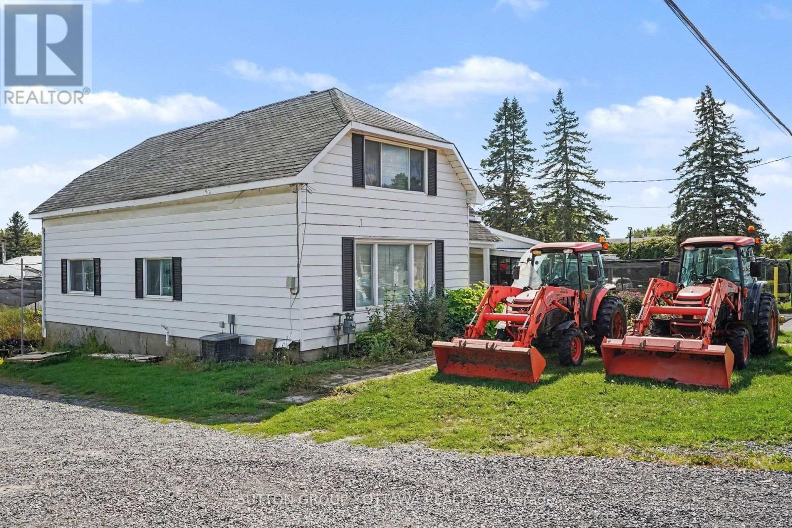 2832 Innes Road Property Photo 9