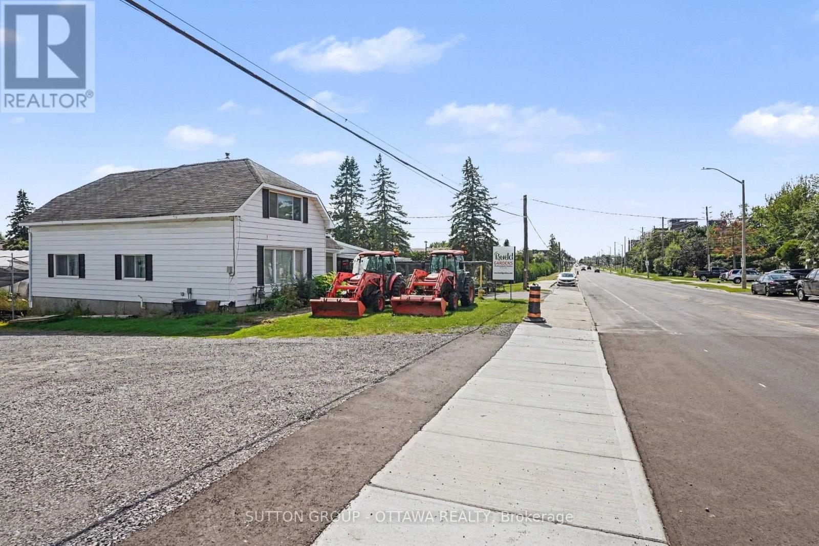 2832 Innes Road Property Photo 10