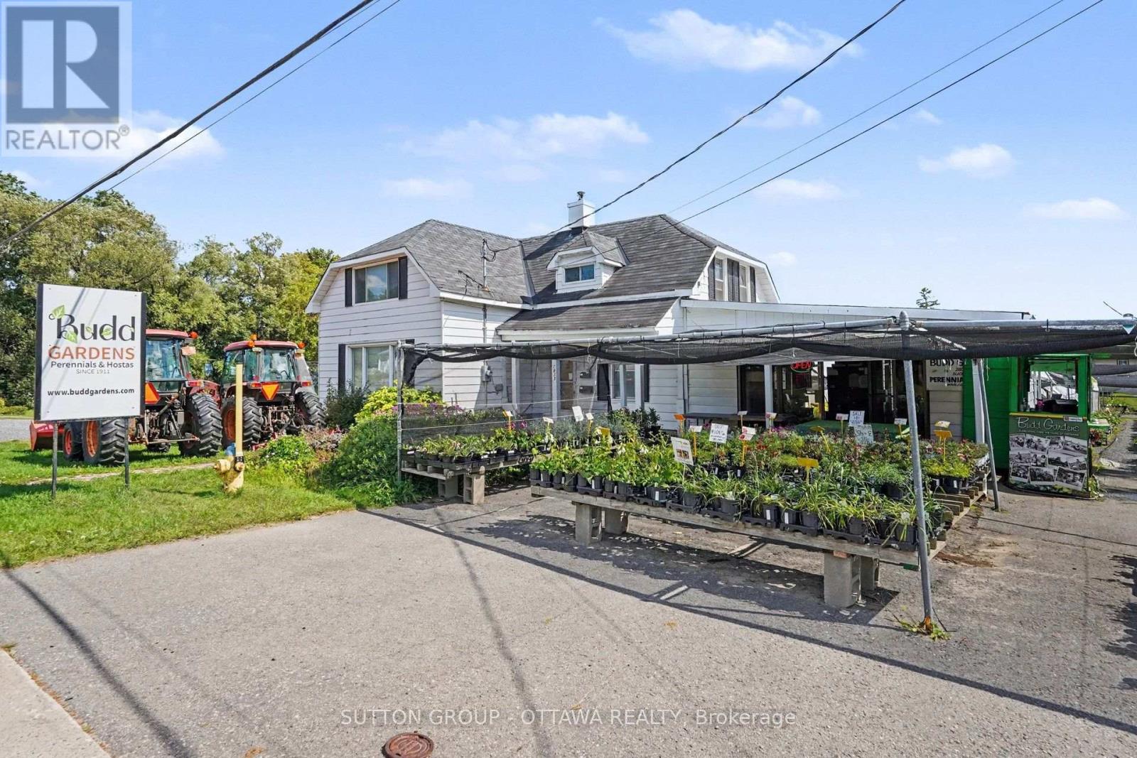 2832 Innes Road Property Photo 11