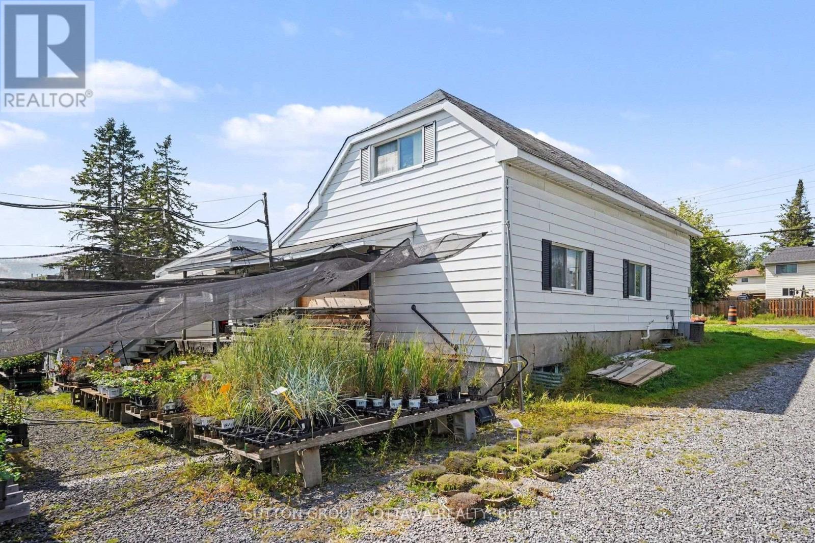 2832 Innes Road Property Photo 17