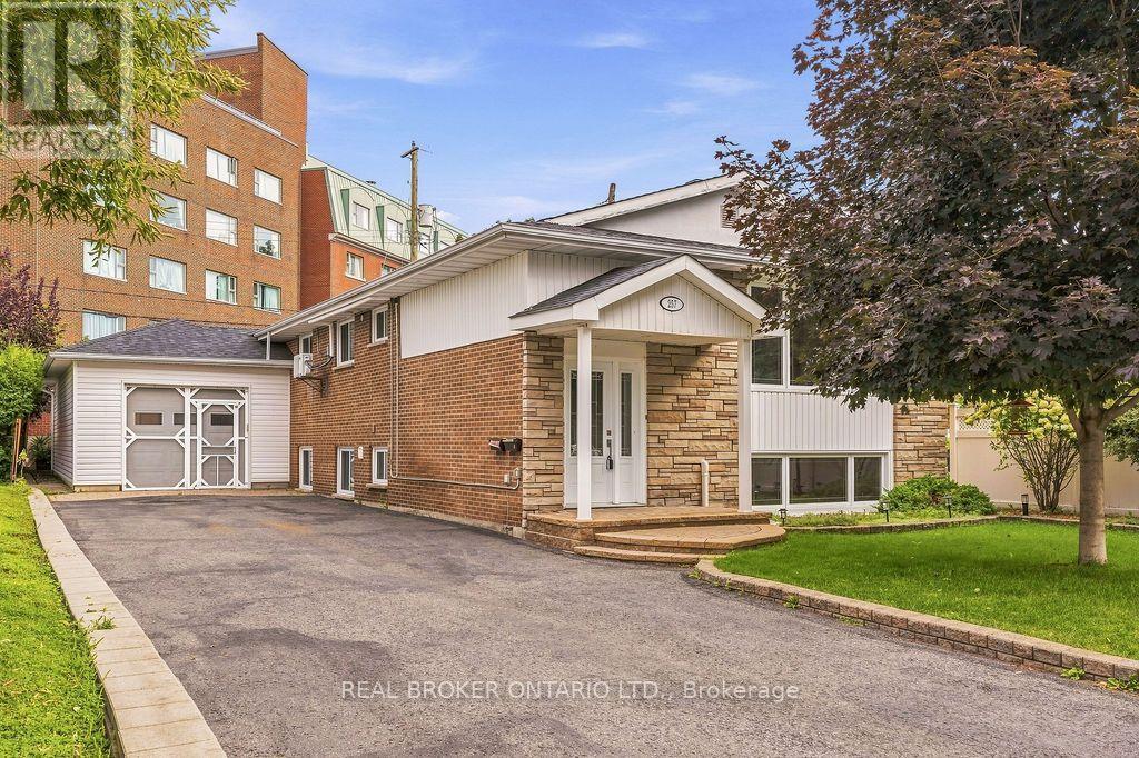257 Lavergne Street Property Photo 2