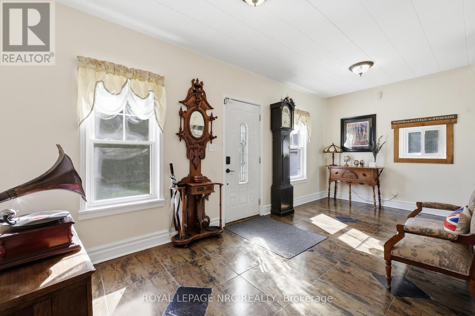 776 Canboro Road Property Photo 6