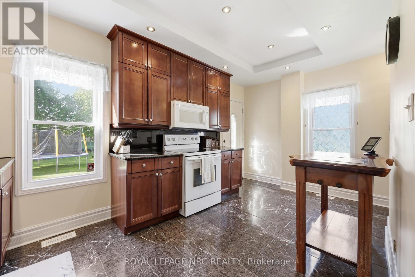 776 Canboro Road Property Photo 14
