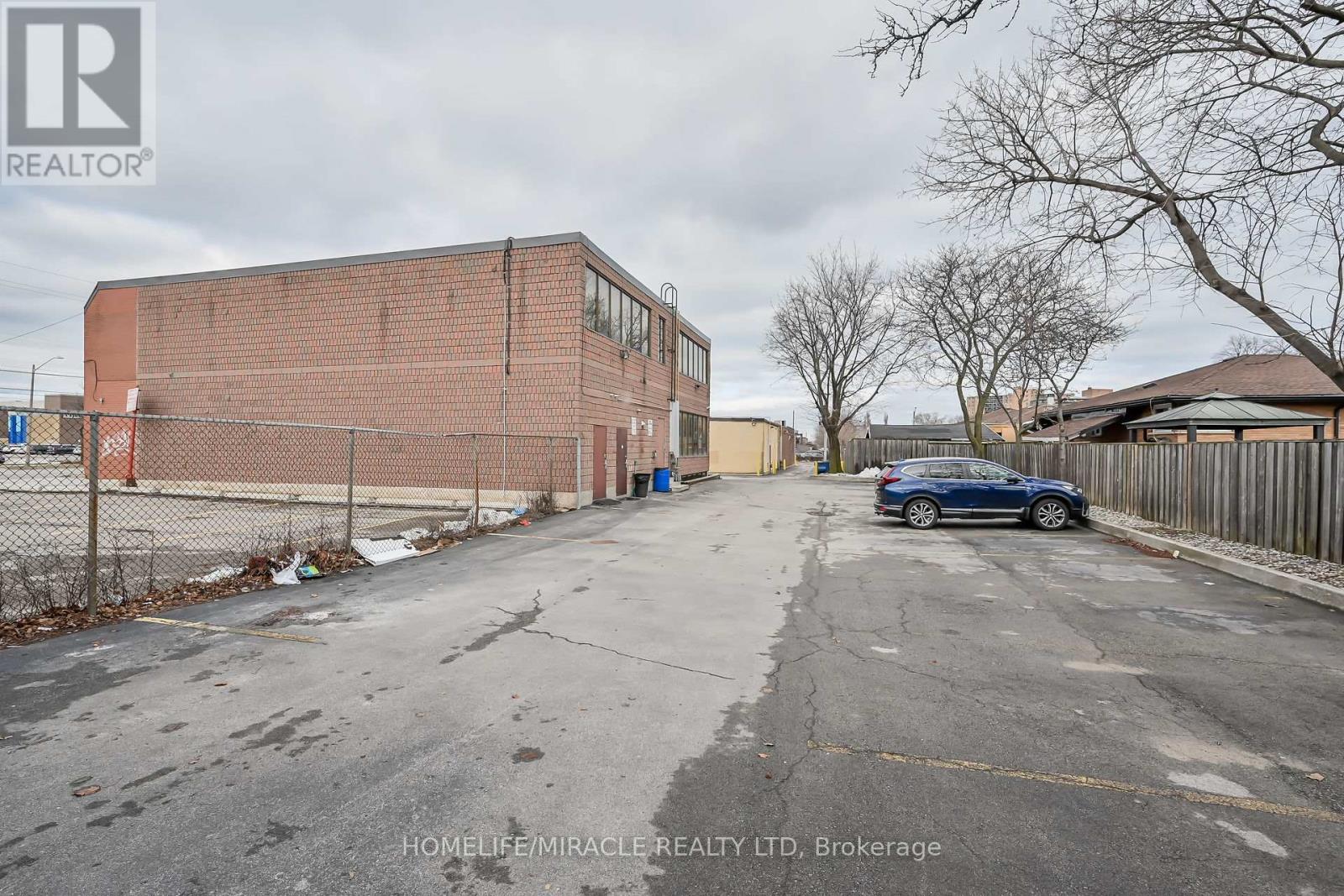 54 Centennial Parkway N Property Photo 7